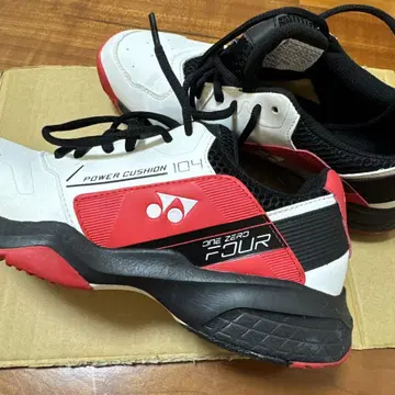 YONEX 파워 쿠션 104 테니스화