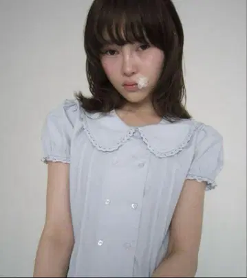 누구 하쿠 안지 하트 버튼 레이스 퍼프 블라우스
