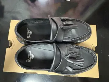[ 새상품급 ] ADRIAN 태슬 로퍼 (Dr.Martens) UK5