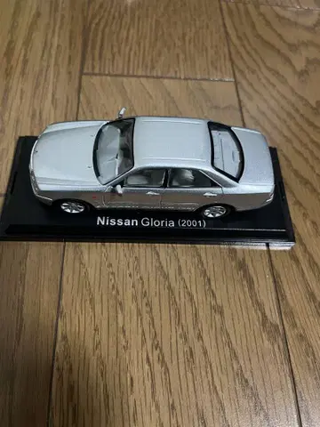 Nissan Gloria (2001) 미니카 실버