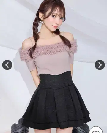 이번 시즌 미셸 마카롱 튤 오프숄더 상의