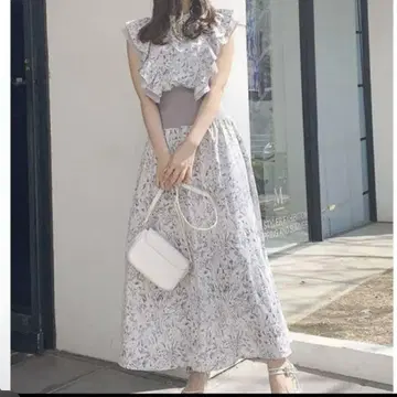 dazzlin 라인 아트 리브 노스 원피스