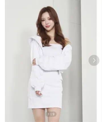 Darich 로고 가죽 맨투맨 앙상블 화이트