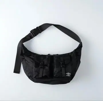 UMBRO 더블 포켓 숄더 블랙