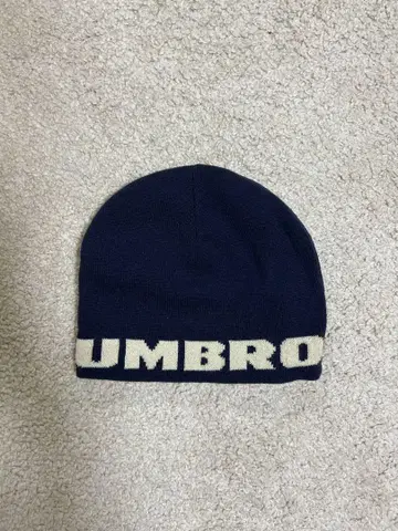 UMBRO 네이비 화이트 니트 모자 비니
