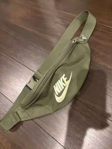 Nike 바디백 올리브 그린