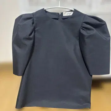 새상품 Heve 퍼프 슬리브 반팔 상의