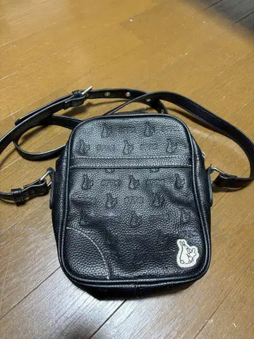 FR2 에프알2 숄더백 엠보싱 모노그램 가죽 블랙