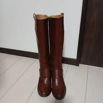 브라운 지퍼 달린 롱 부츠