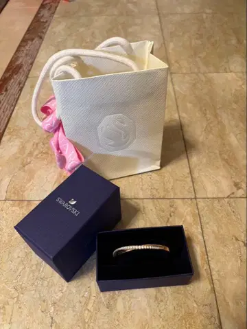 Swarovski 스톤 부착 뱅글