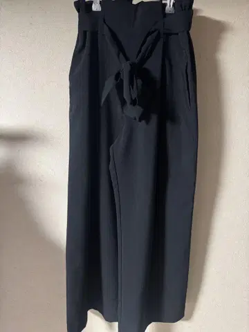 리본 포함 블랙 와이드 팬츠 얇은 소재