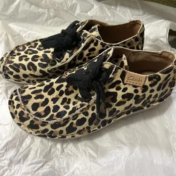 Clarks 레오파드 무늬 캐주얼 슈즈