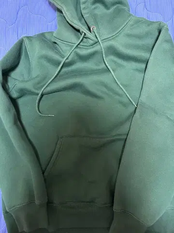 다크 그린 후드 부착 후드티