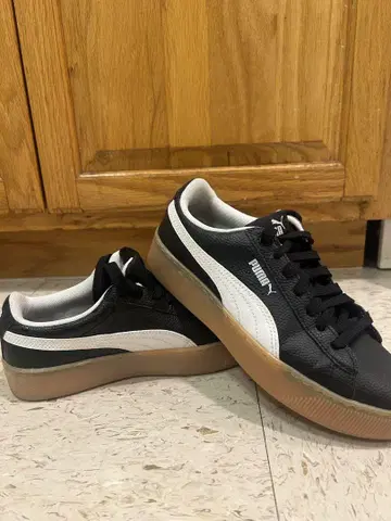PUMA 스니커즈