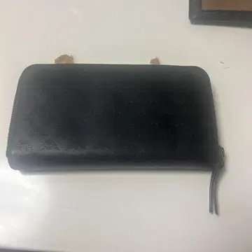 블랙 가죽 장지갑 엠보싱 가공