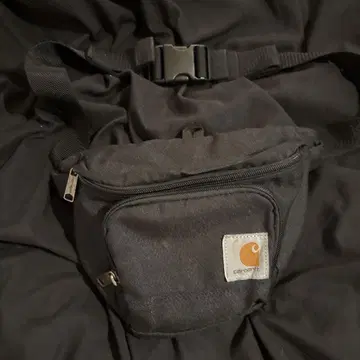 Carhartt 블랙 힙색