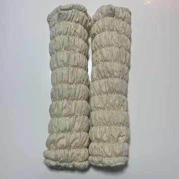 아이보리색 개더 마무리 레그 워머