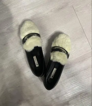 다이애나 퍼 달린 로퍼