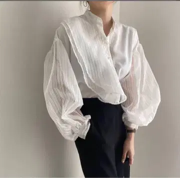 미사용 프릴 블라우스