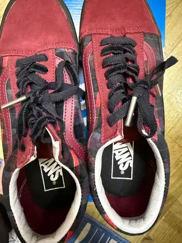 VANS 빨검 체크 무늬 스니커즈