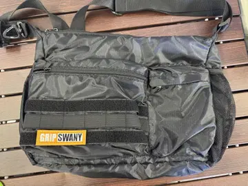 GRIP SWANY 블랙 숄더백