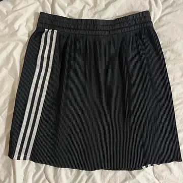 adidas originals 새틴 플리츠 스커트 블랙