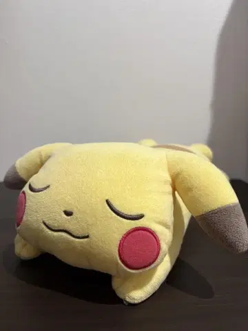 피카츄 봉제 인형 자는 포즈