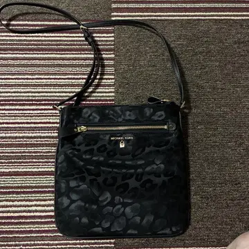 MICHAEL KORS 레오파드 무늬 숄더백