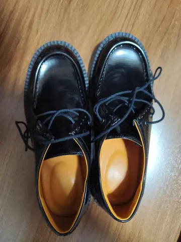 블랙 가죽 로퍼 오렌지 내부