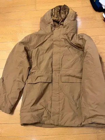 유니클로 다운 자켓 후드 부착