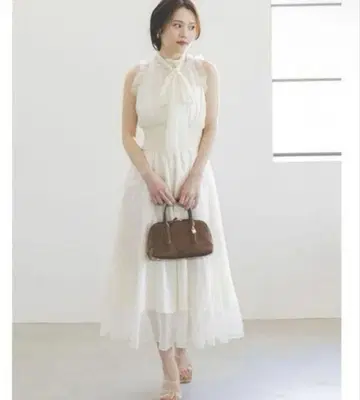 snidel 화이트 슬리브리스 프릴 드레스