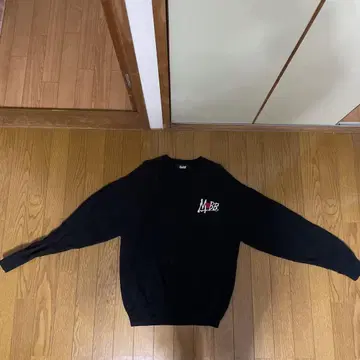 MOBB. 블랙 맨투맨 트레이닝복