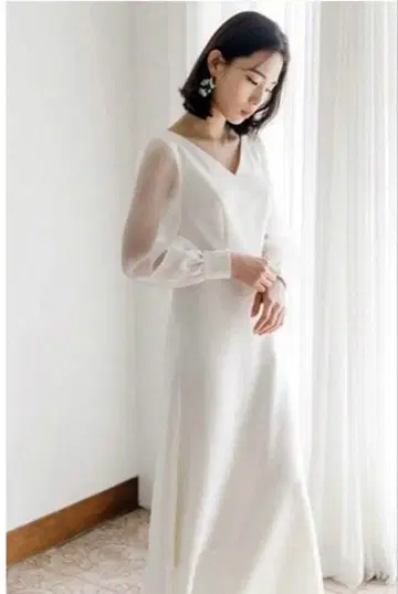 화이트 웨딩 드레스 시스루 소매