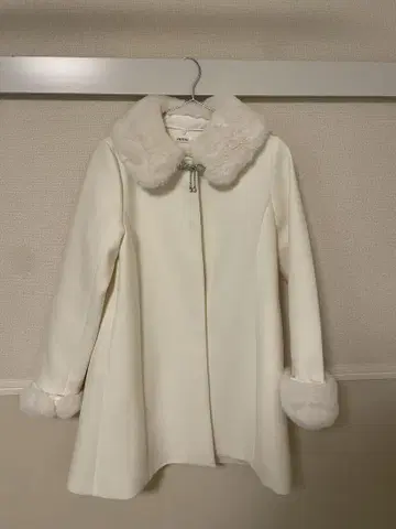 퍼 코트 플리스풍 카라 부착