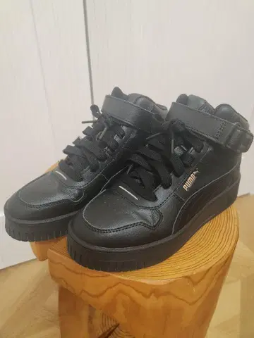 PUMA 블랙 통굽 하이컷 스니커즈 박스 없음