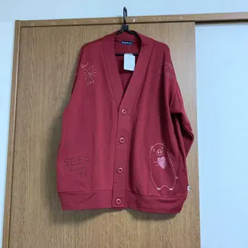 차분한 빨간색 가디건 하트 자수