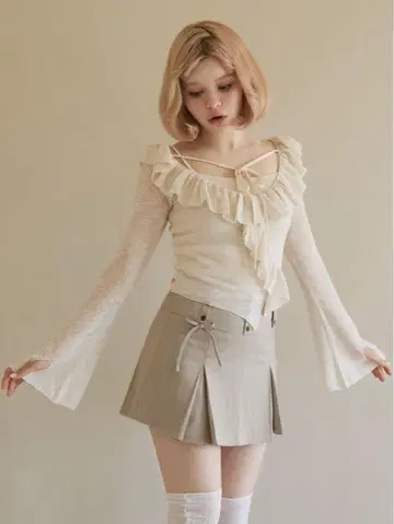 andmary Alison frill tops