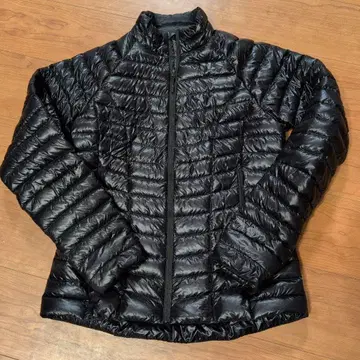 MOUNTAIN HARD WEAR 블랙 다운 자켓