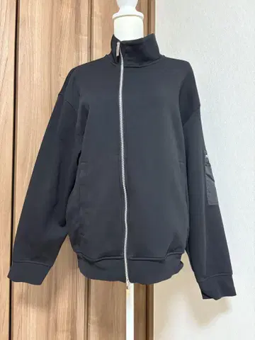 ARMANI Exchange 블랙 집업 맨투맨