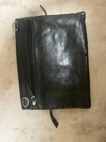 블랙 가죽 클러치백