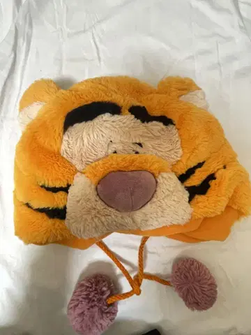 호랑이 얼굴 디자인 모자