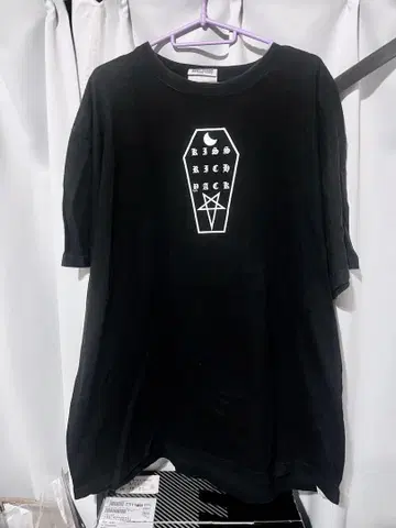 레어 상품 KRY 관 T셔츠 블랙