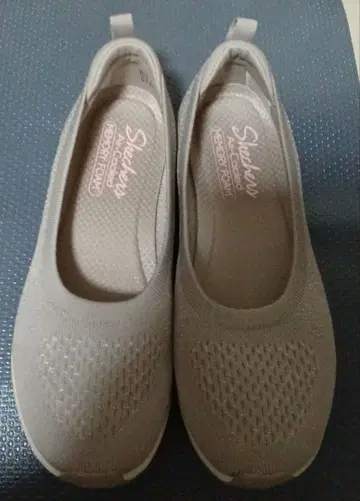 Skechers 메모리폼 스니커즈 베이지 25cm 1만 원대 (정가)