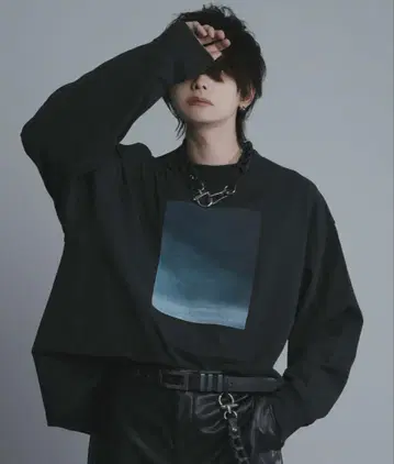 그래픽 헤비웨이트 피그먼트 코튼 미들 오버 롱T