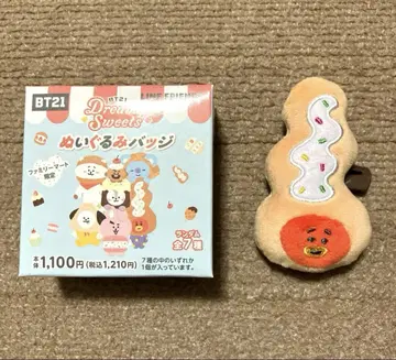 BT21 Dreamy Sweets 인형 배지 TATA 훼미리마트