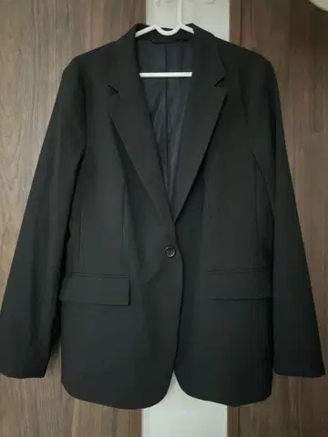 GU 블랙 워셔블 테일러드 자켓