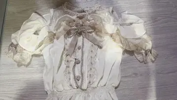 liz lisa 오픈 숄더 프릴 블라우스
