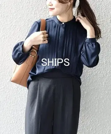 [ 새상품급 ] SHIPS 펄 모티브 버튼 턱 블라우스 네이비