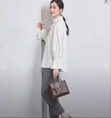 유나이티드 애로우즈 프릴 칼라 플레어 슬리브 블라우스