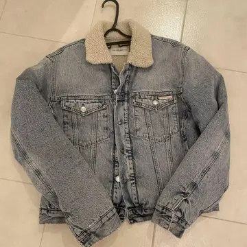 Calvin Klein Jeans 보아 옷깃 데님 자켓